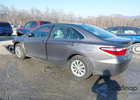 2015 Toyota Camry Le z USA, uszkodzony, nr VIN 4T4BF1FK7FR462452